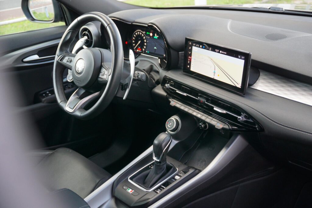 Alfa Romeo Tonale 1.5T Hybrid Veloce | stoel koeling | leer | ACC | H&K